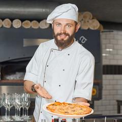 Je suis Hervé, un amateur de cuisine passionné par l'art de la pizza.