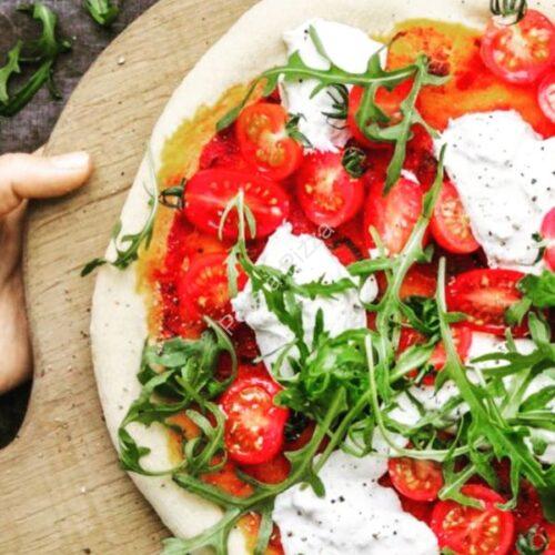 Recette de Pizza à la burrata et à la roquette