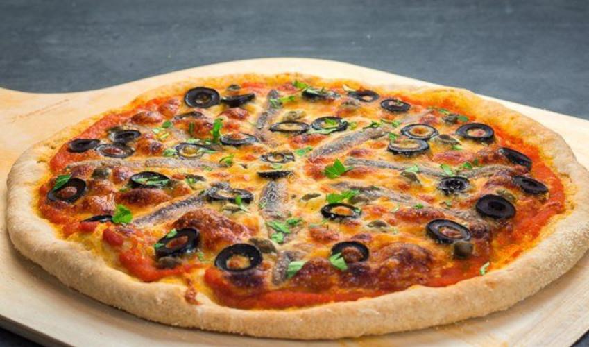 Pizza aux anchois et câpres