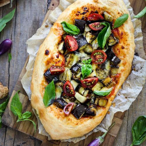 Pizza aux aubergines et mozzarella