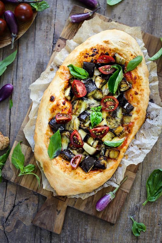 Pizza aux aubergines et mozzarella