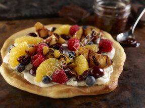 Recette de Pizza aux fruits à l'orange grillée avec mascarpone citronné