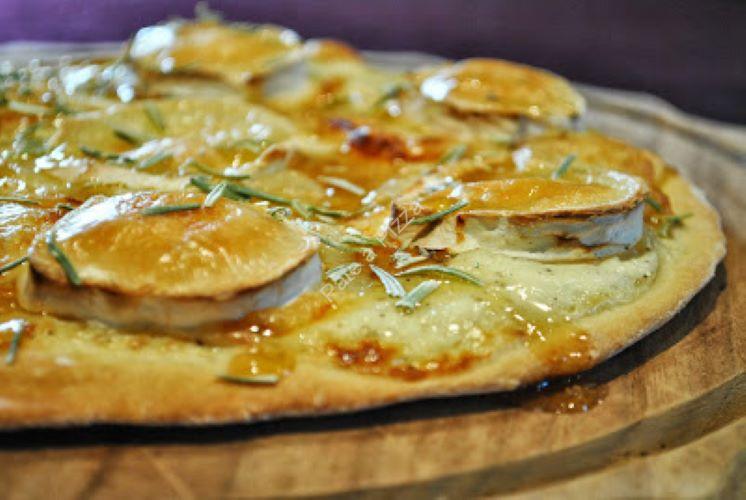 Pizza Cévenol : chèvre et miel