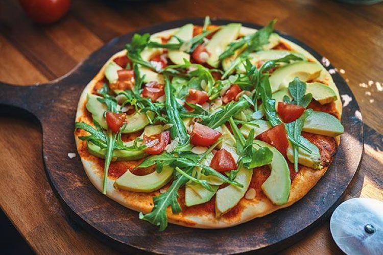 Pizza légère à l’avocat