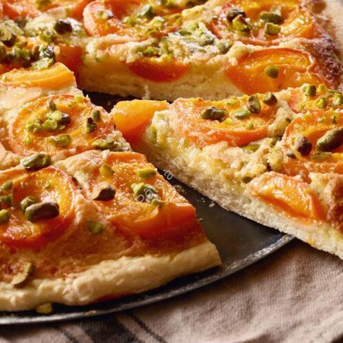 Pizza sucrée à l'abricot et pistache