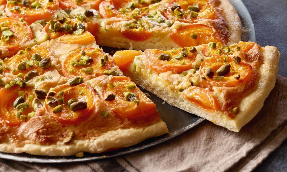 Pizza sucrée à l'abricot et pistache