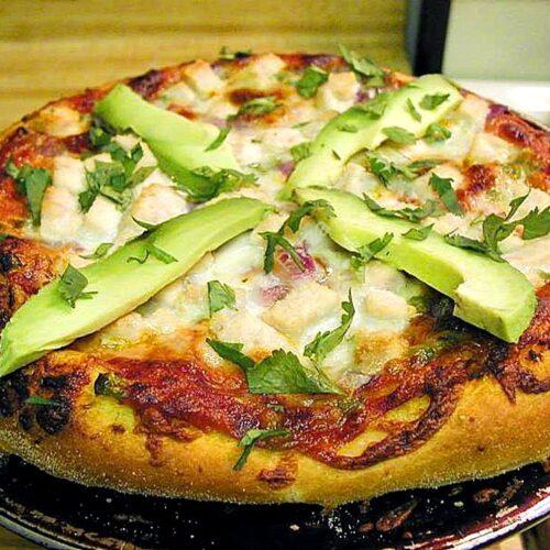 Pizza tomate avocat et comté