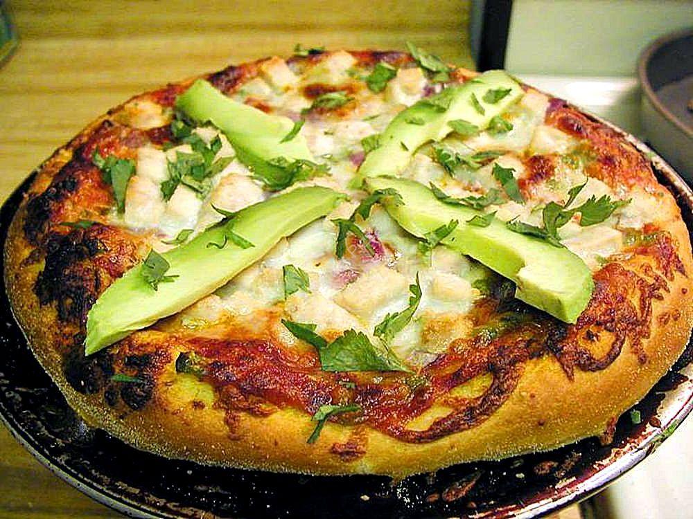 Pizza tomate avocat et comté